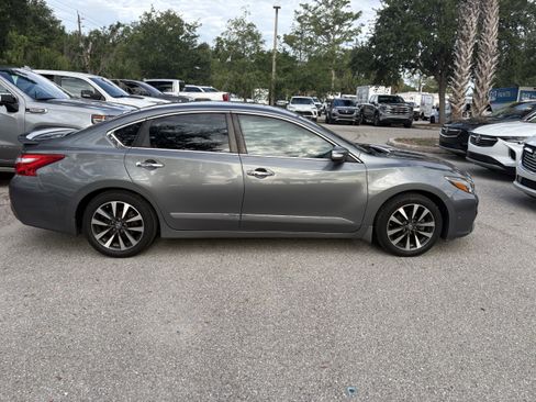 Used 2016 Nissan Altima 2.5 SL w/ 2.5 Technology w/LED Package FWD image 10