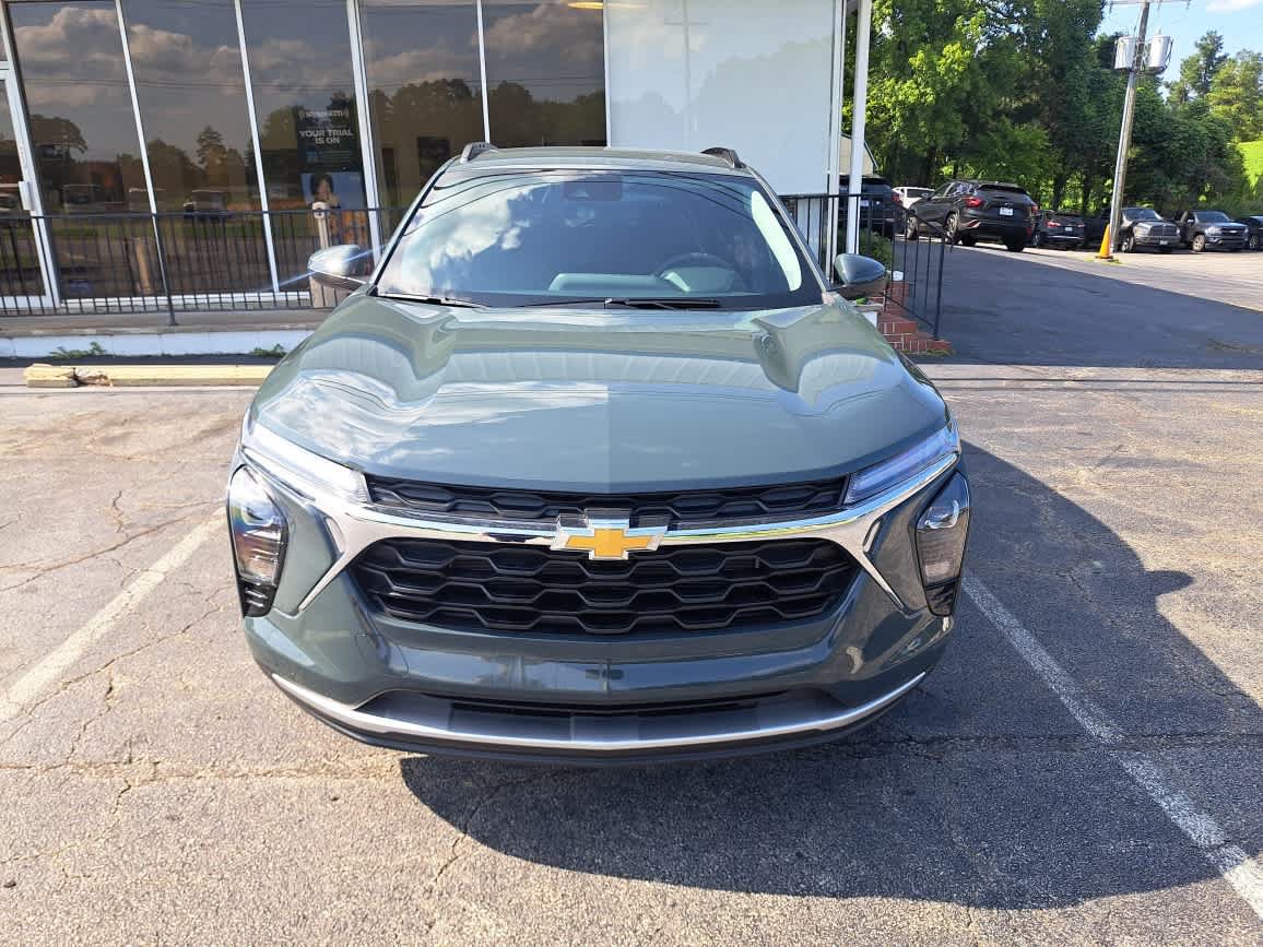 New 2026 Chevrolet Trax LT w/ Driver Confidence Package FWD image 2