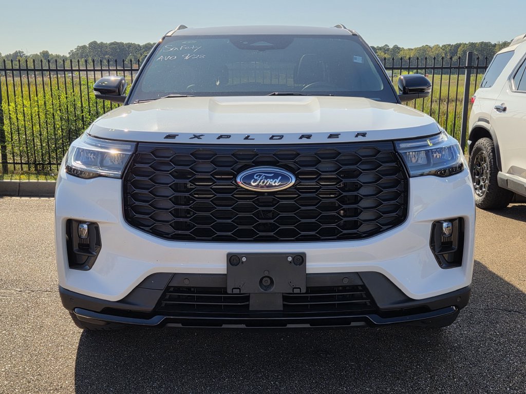 Used 2025 Ford Explorer ST-Line AWD/4WD image 6