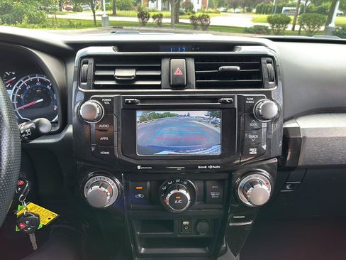 Used 2019 Toyota 4Runner TRD Off-Road Premium AWD/4WD image 29