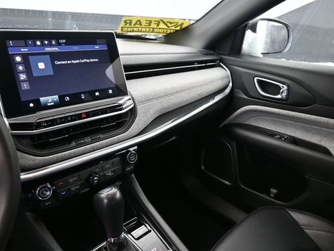 Used 2024 Jeep Compass Latitude image 22