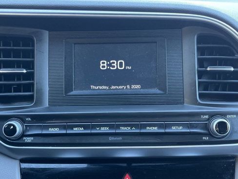 Used 2019 Hyundai Elantra SE image 4