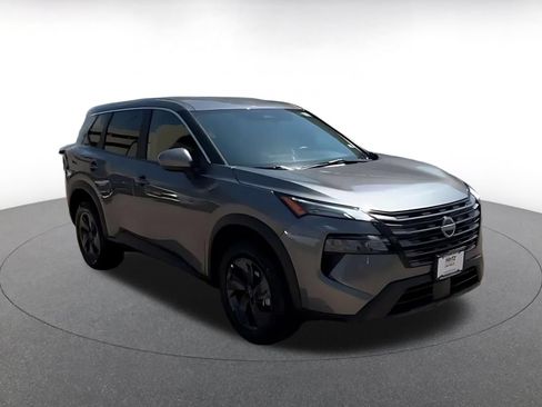 Used 2026 Nissan Rogue SV FWD image 3