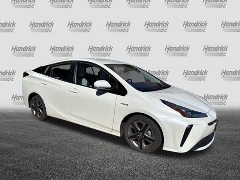 Used 2019 Toyota Prius XLE image 2