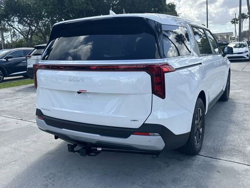 New 2026 Kia Carnival LXS FWD image 6