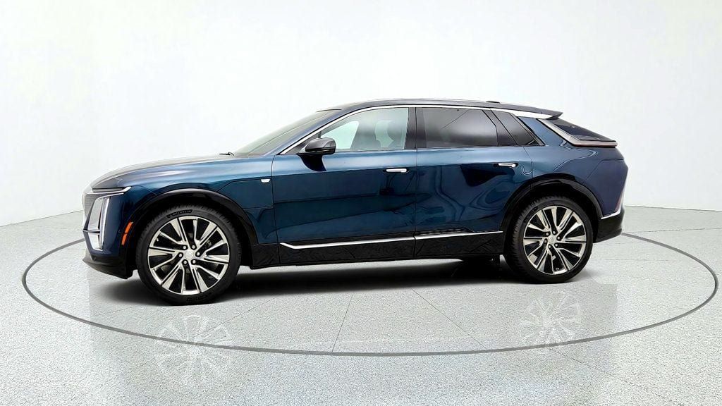 Used 2025 Cadillac Lyriq Luxury w/ LPO, Floor Liner Package AWD/4WD image 8