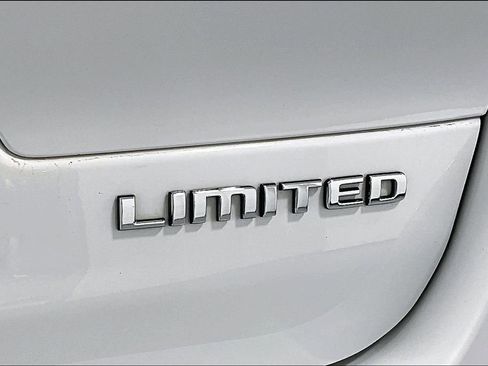 Used 2023 Jeep Grand Cherokee L Limited w/ Luxury Tech Group II RWD image 42