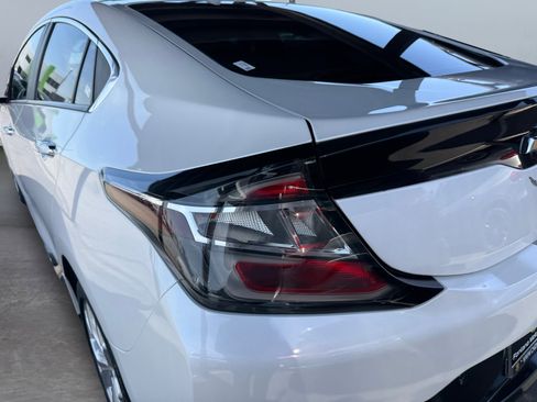 Used 2016 Chevrolet Volt Premier w/ Driver Confidence Package FWD image 14