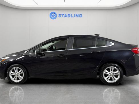 Used 2017 Chevrolet Cruze LT w/ Convenience Package image 3