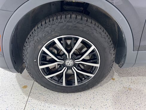 Used 2021 Volkswagen Tiguan SE image 28