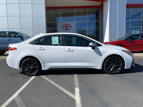 Used 2023 Toyota Corolla SE image 2
