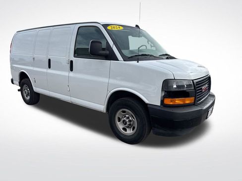 Used 2024 GMC Savana 2500 w/ Driver Convenience Package image 7