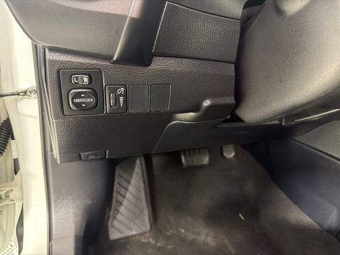 Used 2018 Toyota Corolla LE FWD image 14