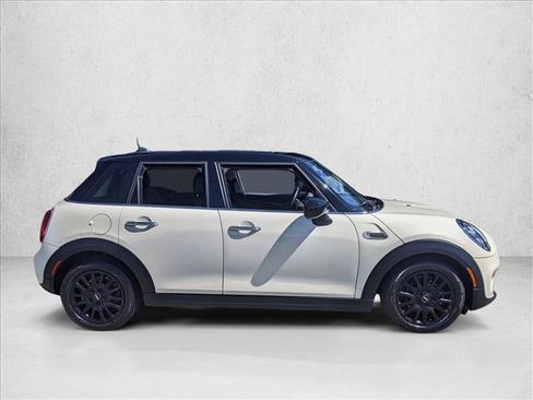 Used 2021 MINI Cooper 4-Door Hardtop FWD image 4