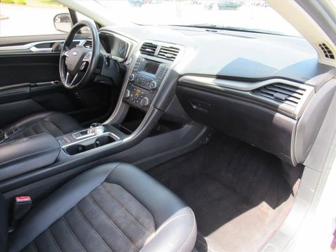 Used 2017 Ford Fusion SE w/ Equipment Group 601A FWD image 11