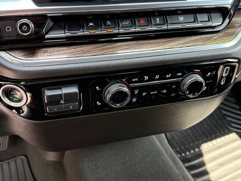 Used 2025 Chevrolet Silverado 1500 LT AWD/4WD image 19