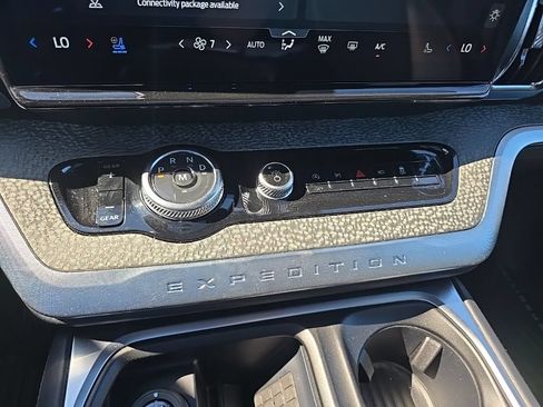 Used 2025 Ford Expedition Tremor AWD/4WD image 32