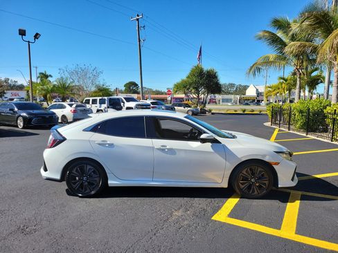 Used 2019 Honda Civic EX image 5