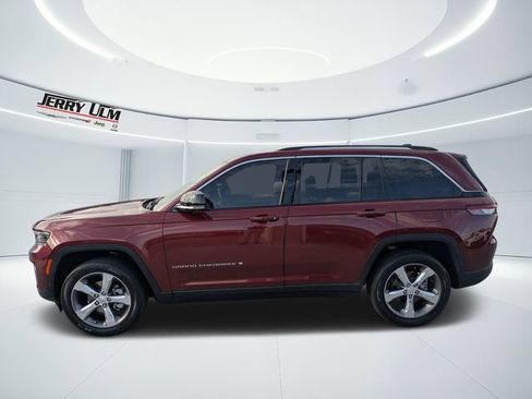 Certified 2022 Jeep Grand Cherokee Limited w/ Luxury Tech Group II RWD image 6
