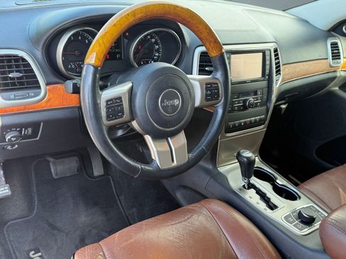 Used 2013 Jeep Grand Cherokee Overland w/ Advance Technology Group image 4