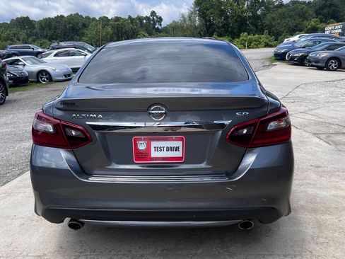 Used 2017 Nissan Altima 2.5 SR w/ LED Appearance Package image 5