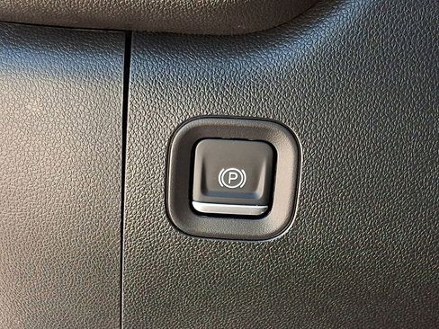 Used 2020 Chevrolet Silverado 1500 Custom w/ Custom Value Package image 23