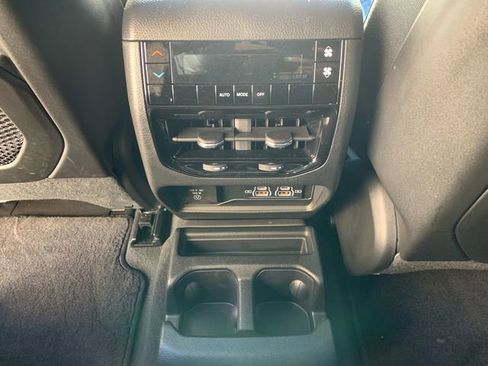 Used 2025 Jeep Grand Cherokee L Altitude image 21