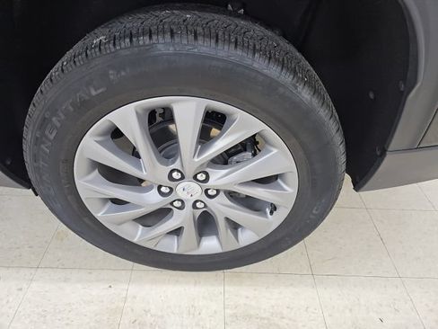 Used 2025 Buick Enclave Preferred AWD/4WD image 23