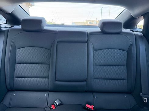 Used 2017 Chevrolet Malibu LT FWD image 15