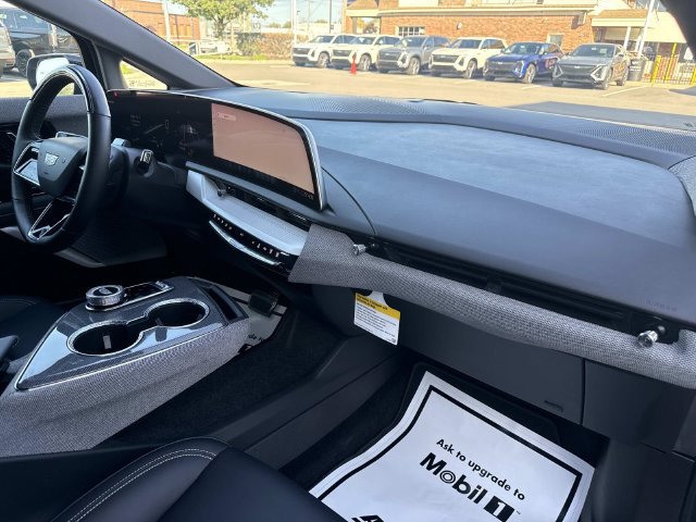 Certified 2025 Cadillac Optiq Luxury 1 AWD/4WD image 21
