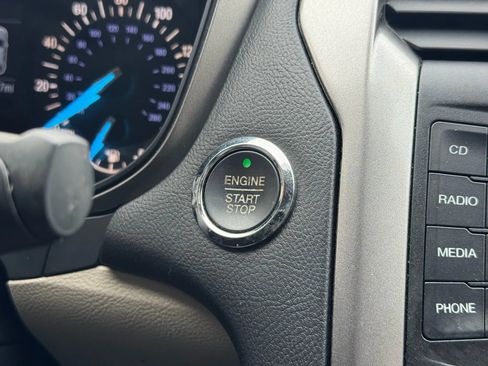 Used 2017 Ford Fusion SE FWD image 26