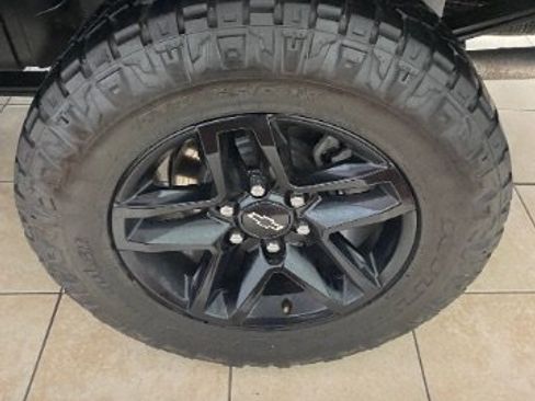 Used 2021 Chevrolet Silverado 1500 Custom Trail Boss AWD/4WD image 28