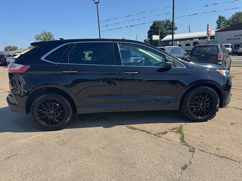 Used 2019 Ford Edge Titanium w/ Equipment Group 301A AWD/4WD image 6