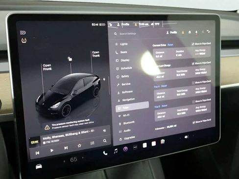 Used 2023 Tesla Model Y Performance AWD/4WD image 17
