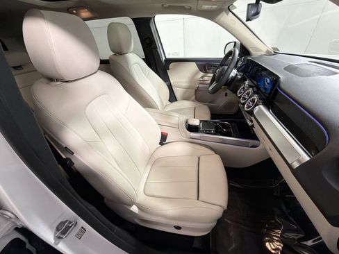 Used 2021 Mercedes-Benz GLB 250 4MATIC image 26