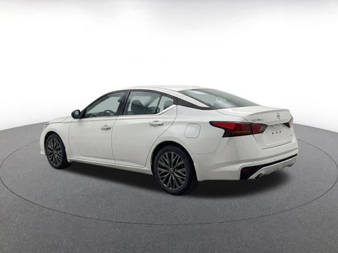 Used 2025 Nissan Altima 2.5 SV FWD image 7