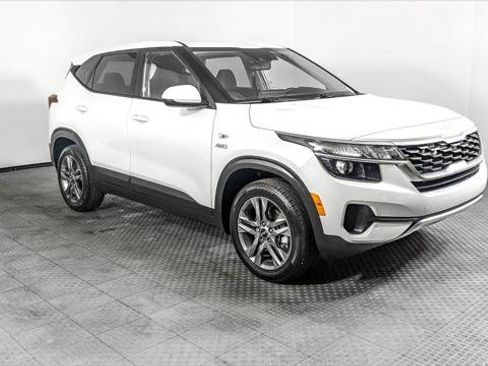 Used 2022 Kia Seltos LX AWD/4WD image 11