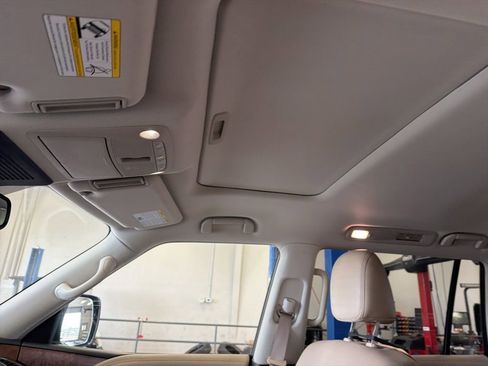 Used 2022 Nissan Armada SL w/ Captain's Chairs Package AWD/4WD image 8