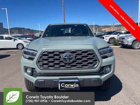 Used 2023 Toyota Tacoma TRD Off-Road w/ TRD Premium Off Road Package AWD/4WD image 2