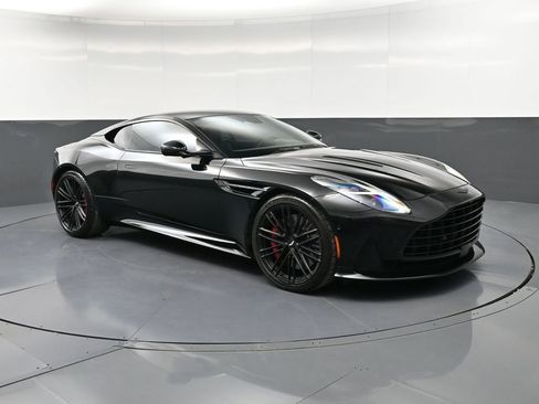 Used 2025 Aston Martin DB12 Coupe RWD image 10