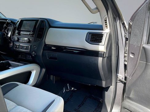 Used 2024 Nissan Titan SV w/ SV Convenience Package RWD image 17
