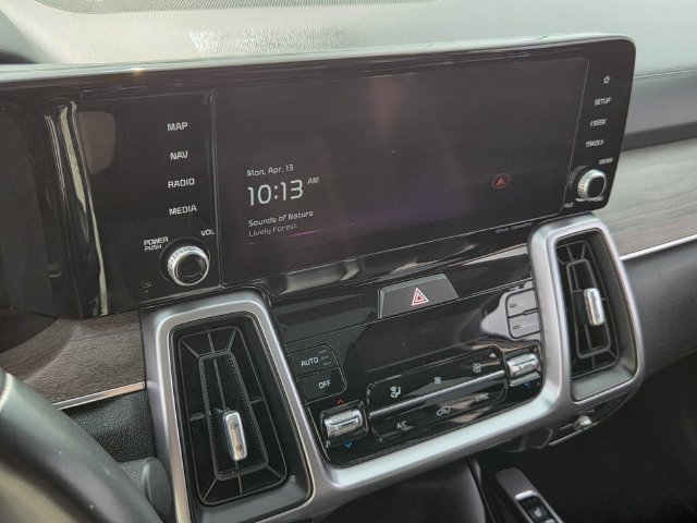 Used 2023 Kia Sorento EX w/ Panoramic Sunroof Package FWD image 17