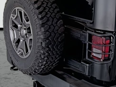 Used 2017 Jeep Wrangler Rubicon w/ Power Convenience Group AWD/4WD image 15