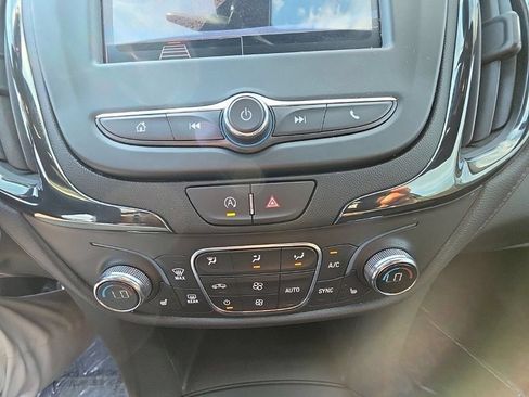 Used 2023 Chevrolet Equinox RS AWD/4WD image 18