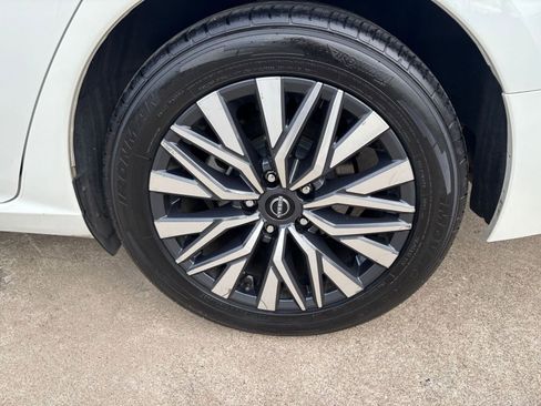 Used 2024 Nissan Altima 2.5 SV image 30