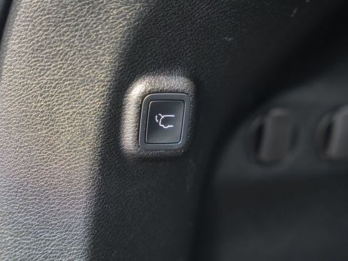 Used 2019 Jeep Cherokee Limited AWD/4WD image 11