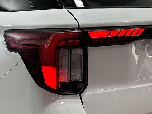 Used 2025 Ford Explorer ST-Line w/ ST-Line Street Pack image 34