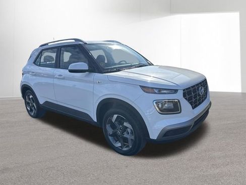 New 2026 Hyundai Venue SEL FWD image 3