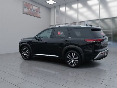 Certified 2023 Nissan Pathfinder Platinum image 6