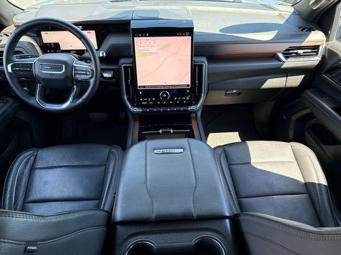Used 2025 GMC Yukon Denali AWD/4WD image 12